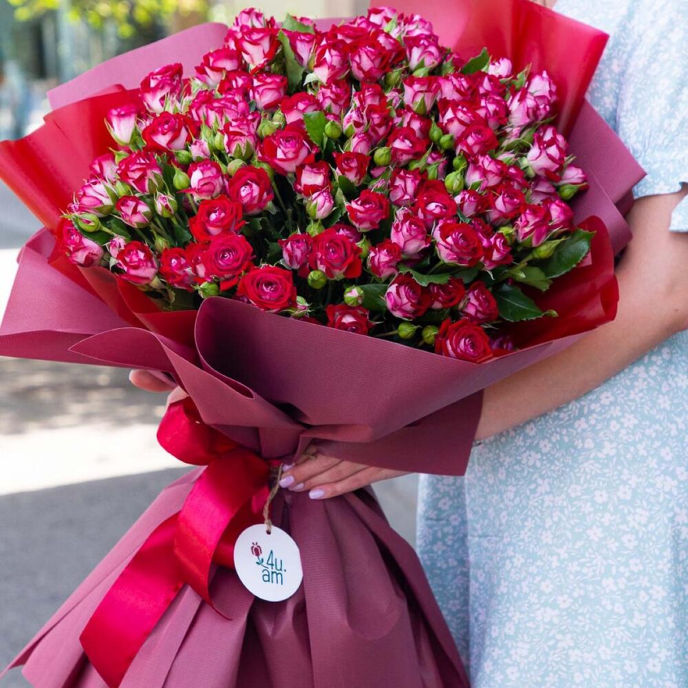 Букет из кустовых роз