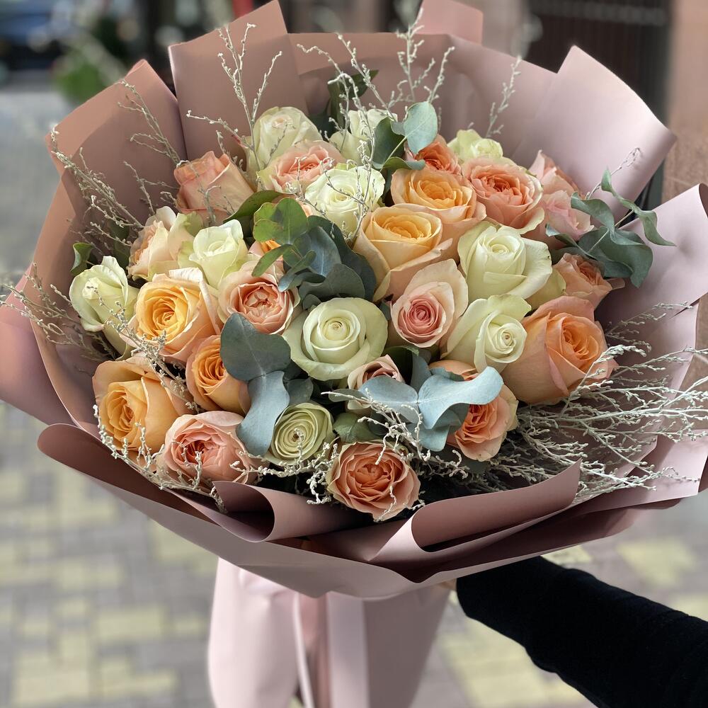 Микс из роз 31 шт с декором